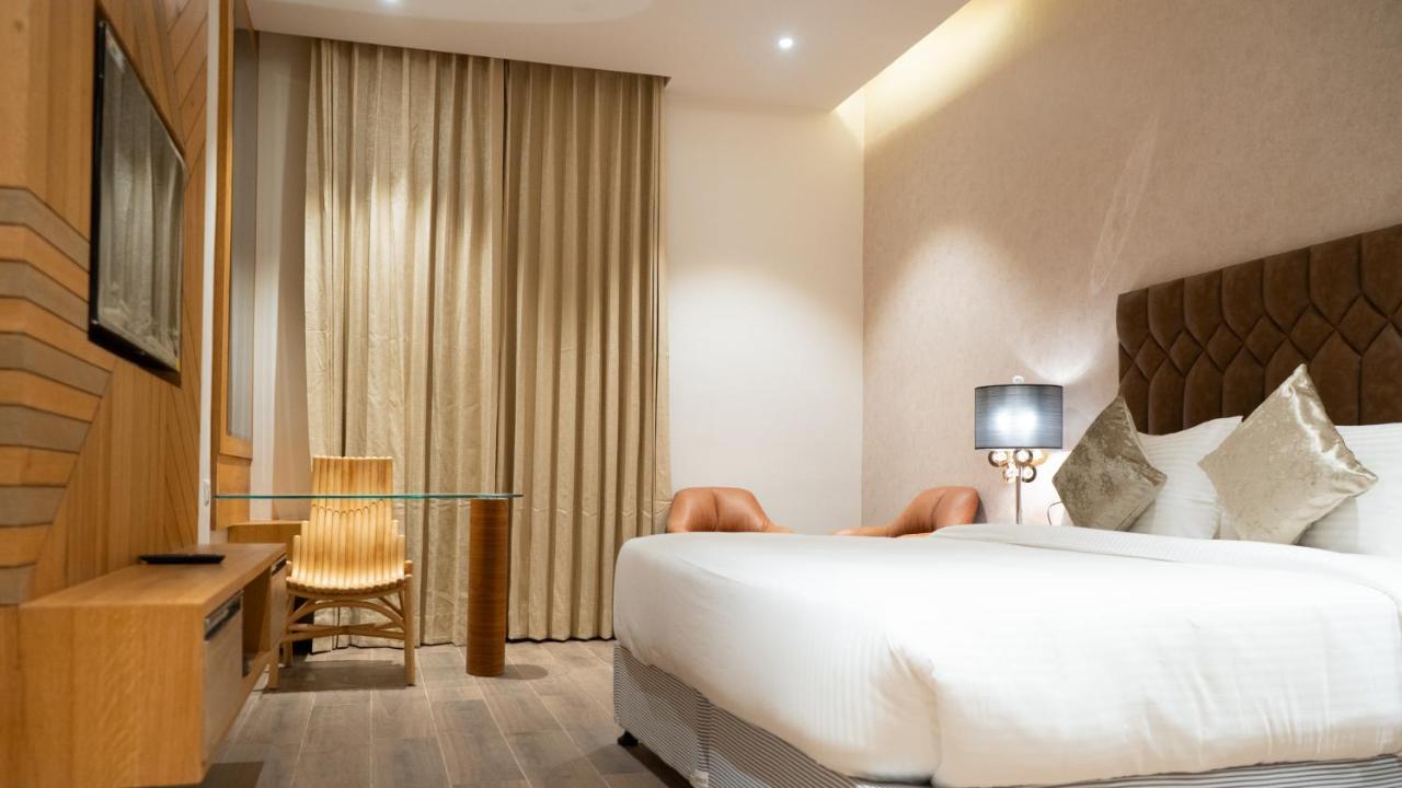 Clarks Inn Suites Kangra Eksteriør bilde