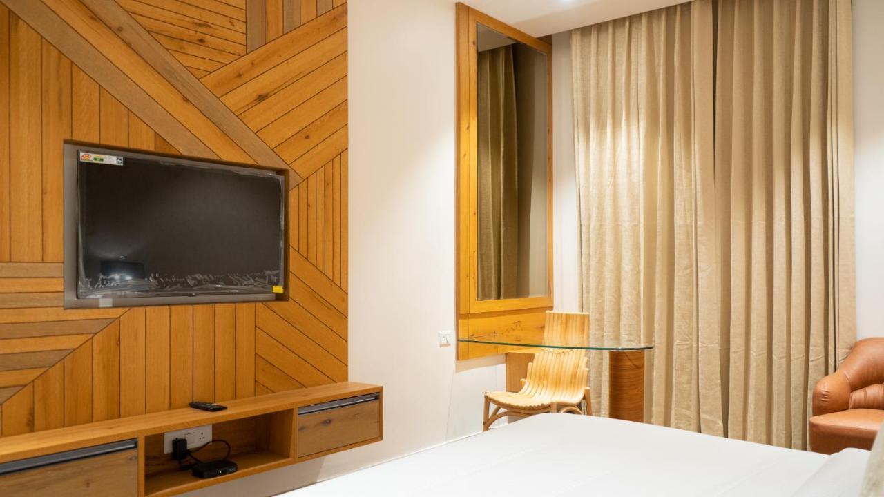 Clarks Inn Suites Kangra Eksteriør bilde
