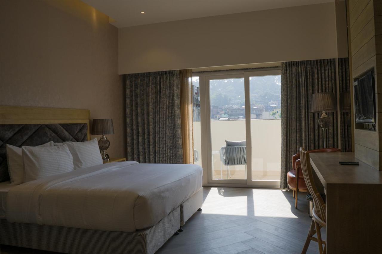 Clarks Inn Suites Kangra Eksteriør bilde
