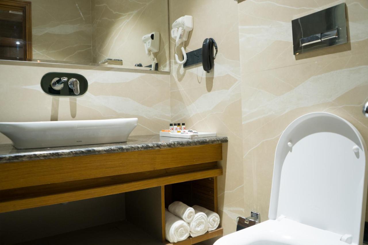 Clarks Inn Suites Kangra Eksteriør bilde