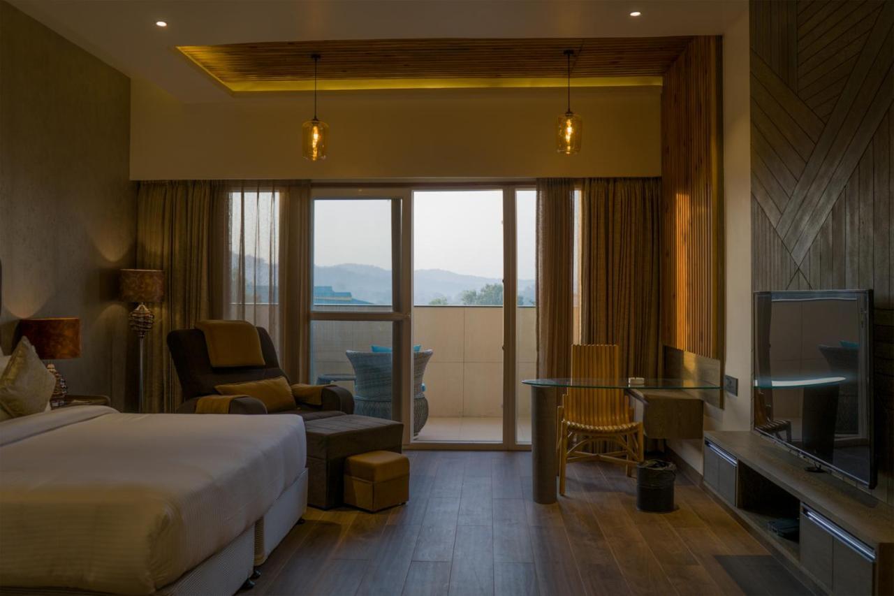 Clarks Inn Suites Kangra Eksteriør bilde