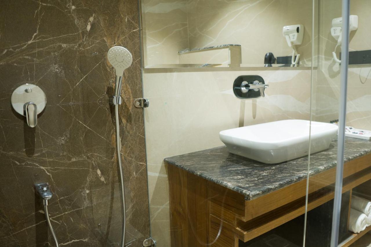 Clarks Inn Suites Kangra Eksteriør bilde