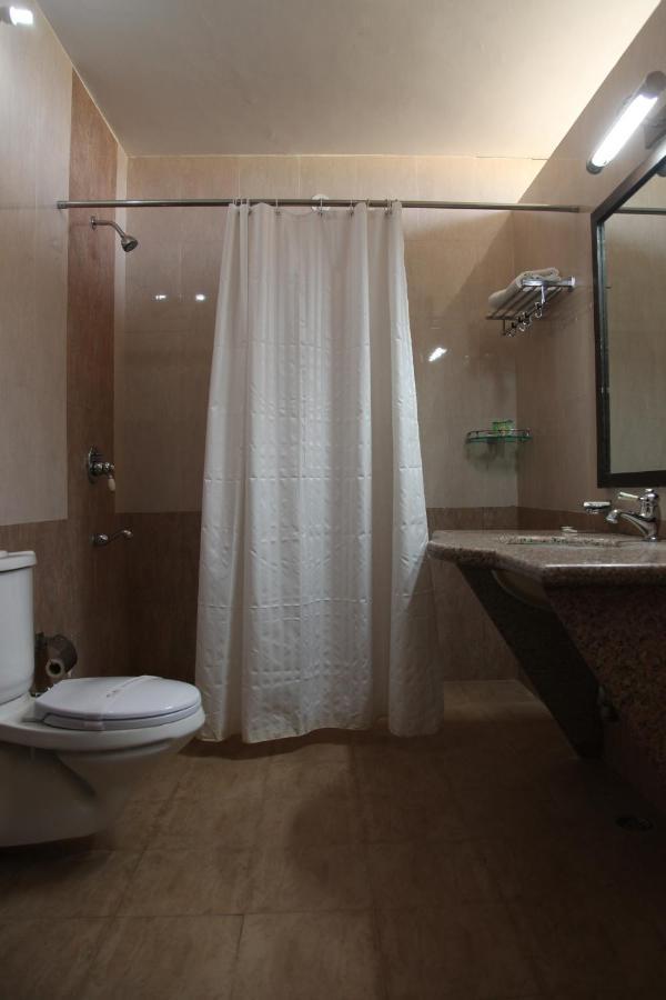 Clarks Inn Suites Kangra Eksteriør bilde