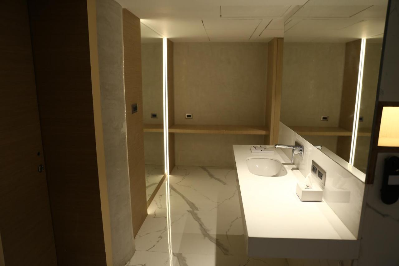 Clarks Inn Suites Kangra Eksteriør bilde